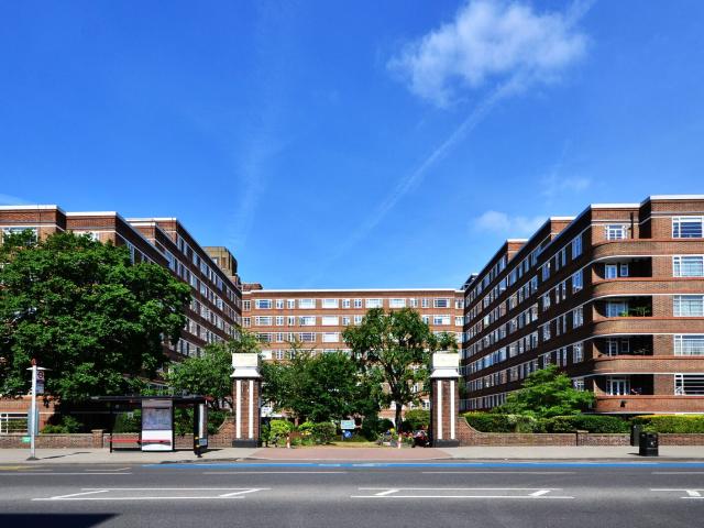 apartment in Du Cane Court