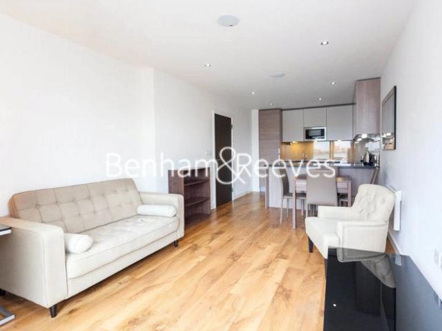apartment in East Drive, London, NW9