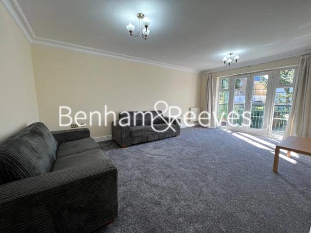 apartment in Eastbury Avenue, Northwood, Hertfordshire, HA6