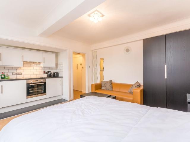 apartment in Edgware Road