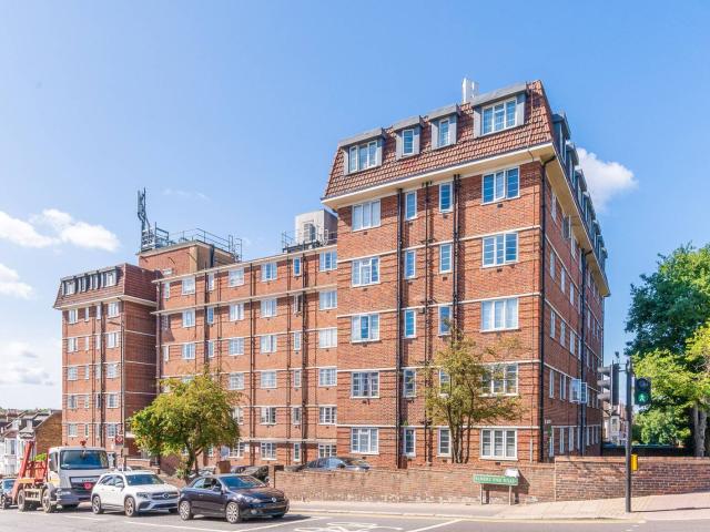 apartment in Elmers End Road