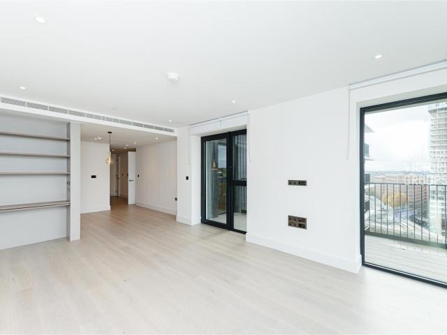 apartment in Fountain Park Way, London