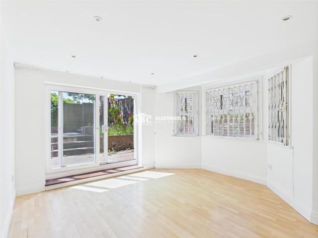 apartment in Finchley Road, London, NW3 6JG