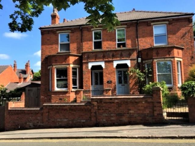apartment in Flat 6, 1 3 Carline Road, Lincoln, LN1 1HL