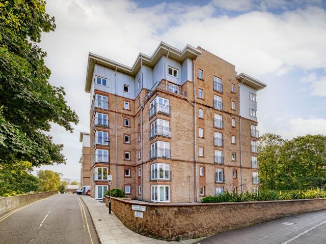 apartment in Flat 15, 2 North Pilrig Heights, Edinburgh, EH6 5FE