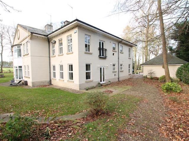 apartment in Flat 1, Riplingham Court, Hull, HU10 7TS