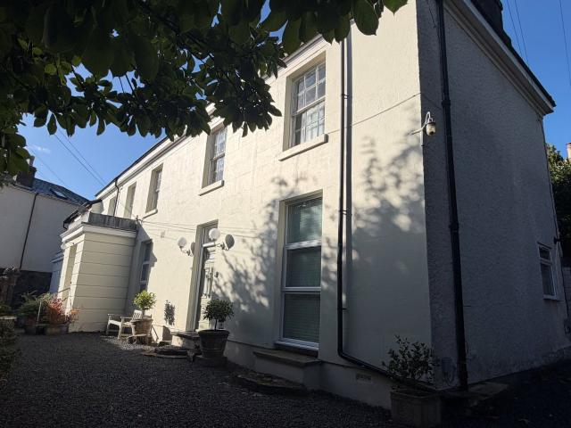 apartment in Flat 3 St Andrews House, 38 Graham Road Malvern WR14 2HL