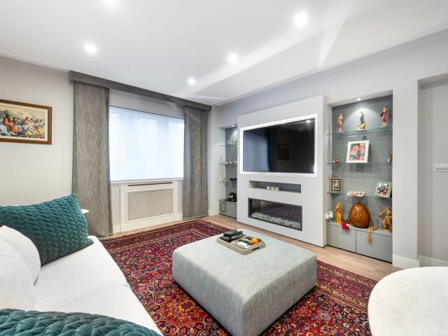 apartment in Kensington High Street