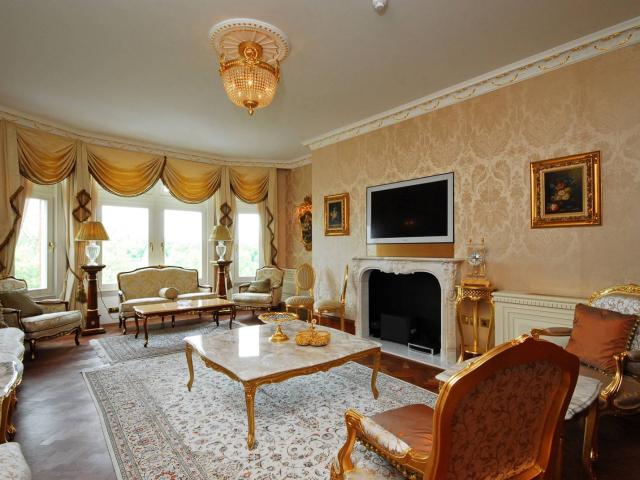 apartment in Kensington Road