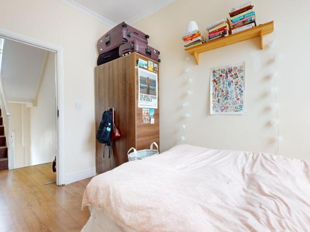 house in King Henry Walk, Islington North, North London, N1 4NH