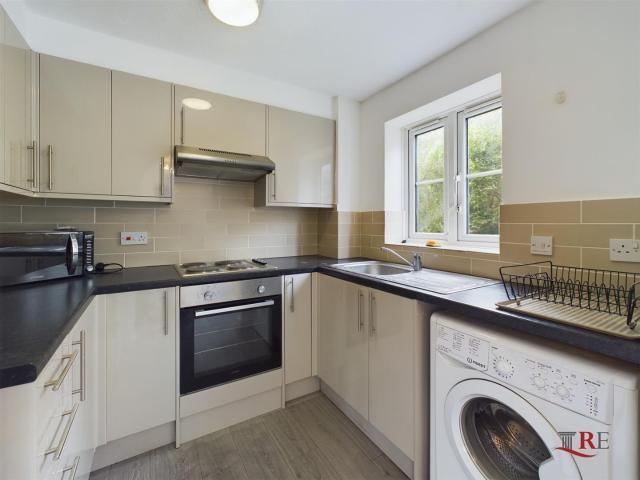 apartment in Kingfisher Way, London, NW10 8TQ