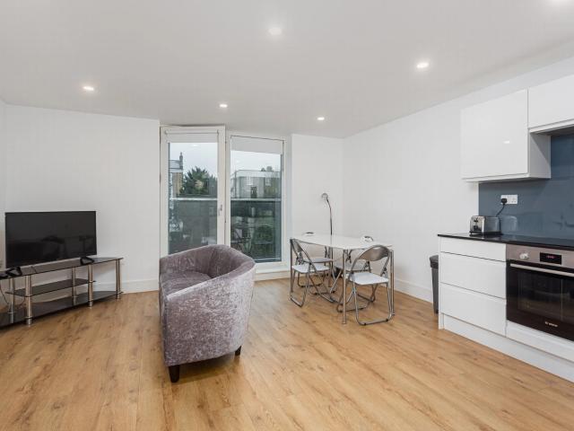 apartment for rent at Kings Avenue, London, SW4