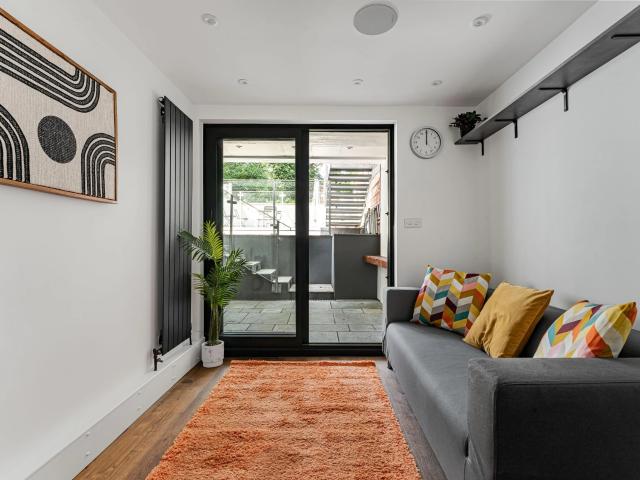 apartment in Kingsland Road, Hackney, London, E8