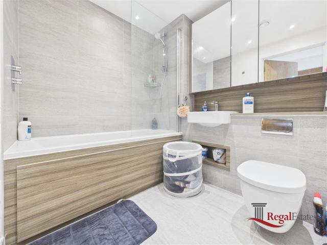 apartment in Hoy Close, Colindale, London, NW9 4ES