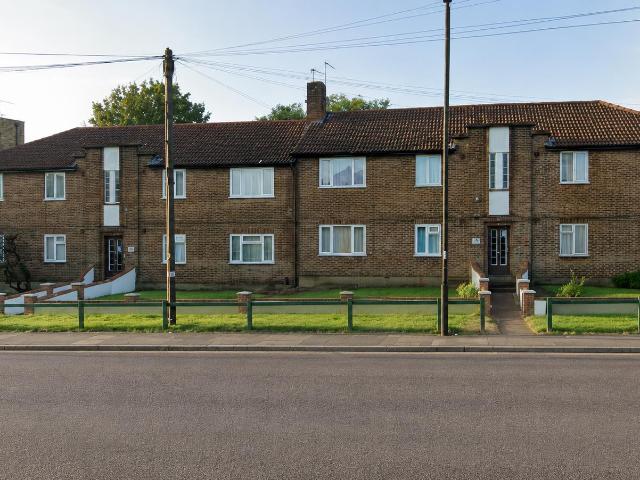 Apartment In Hoe Lane, Enfield En3