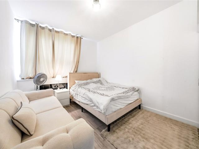 apartment in Holloway Road, Holloway, London N7 6LJ
