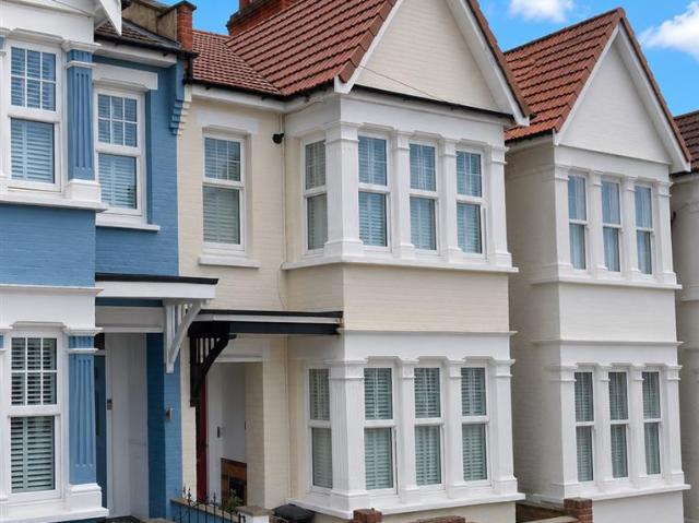 Apartment In Holland Road, Westcliff