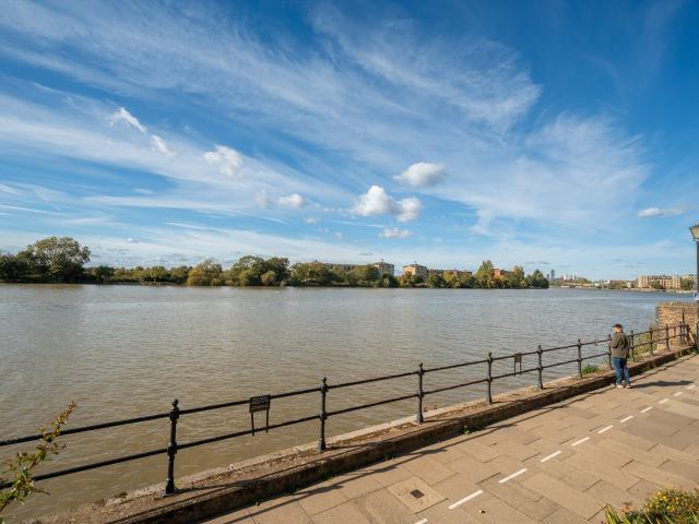 apartment in Holyport Road, Bishop park, SW6