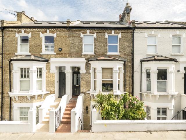 apartment in Homestead Road, Fulham, SW6
