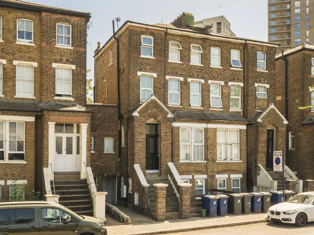 apartment in Horn Lane, Acton, W3