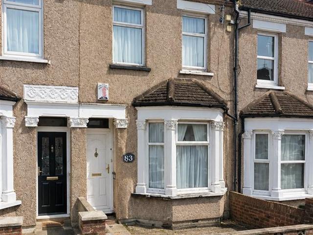 Apartment In Horsa Road, Erith Da8