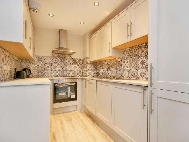 apartment in Hazelwood Avenue, Jesmond, Newcastle Upon Tyne