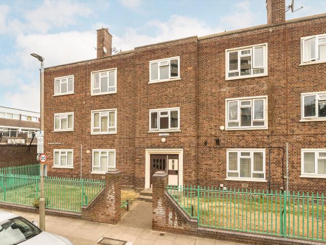 apartment in Hazelhurst Road, London, SW17