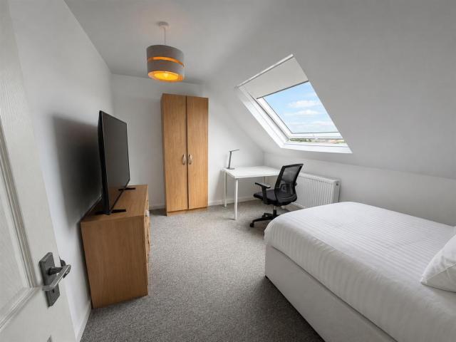 apartment in Haig Avenue, Brighton