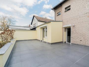 Apartment in half house on 2 floors with large terrace and garden, Koln Amsterdam Apartments for Rent