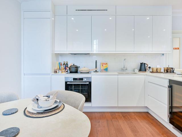 apartment in Hamlet Gardens