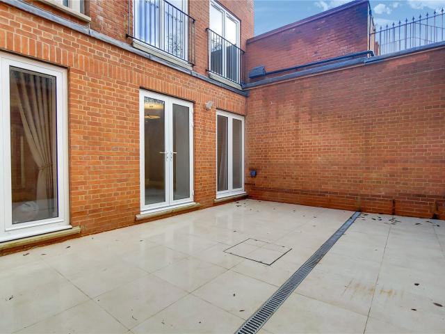 apartment in Hampstead Heights, 51 Fitzjohns Avenue, Hampstead, London NW3 6PH