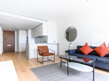 apartment in Hampton Tower 75 Marsh Wall, LONDON