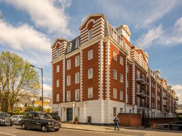 apartment in Harewood Avenue