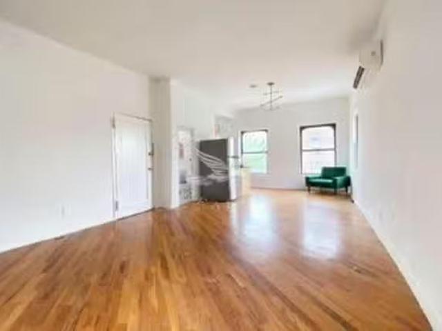 Apartment in Harlem East