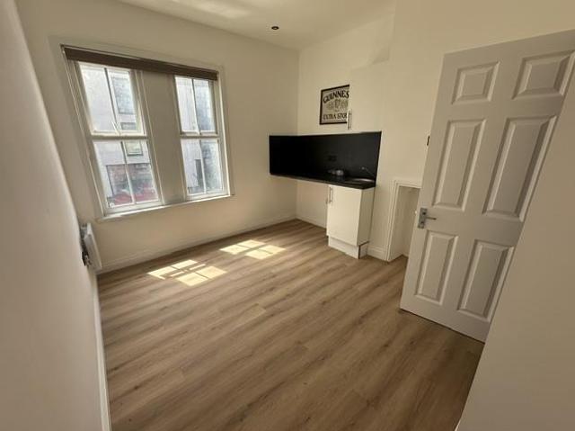apartment in Harrow Road, London, W10 4NJ