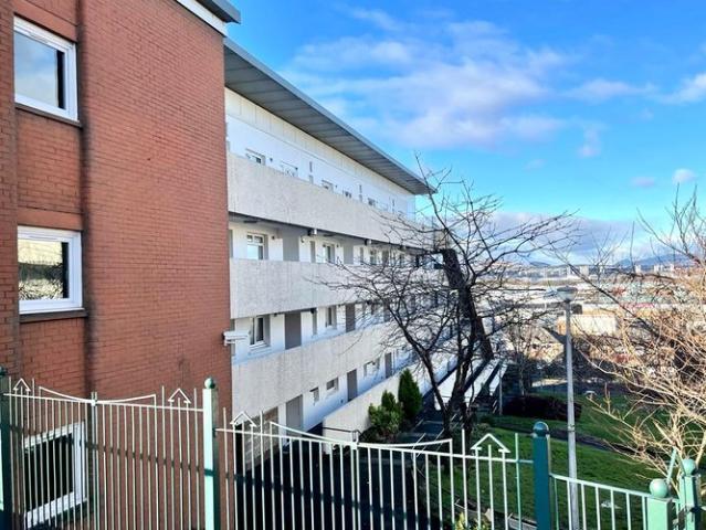 apartment in Hartlaw Crescent, Hillington, Glasgow, G52