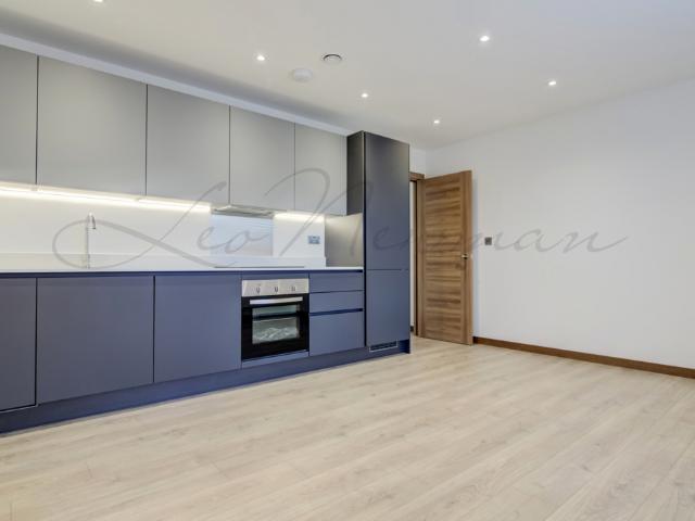 apartment in Harvest Lane, Thames Ditton