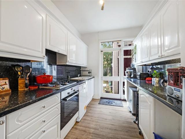 apartment in Hewitt Avenue Wood Green, N22
