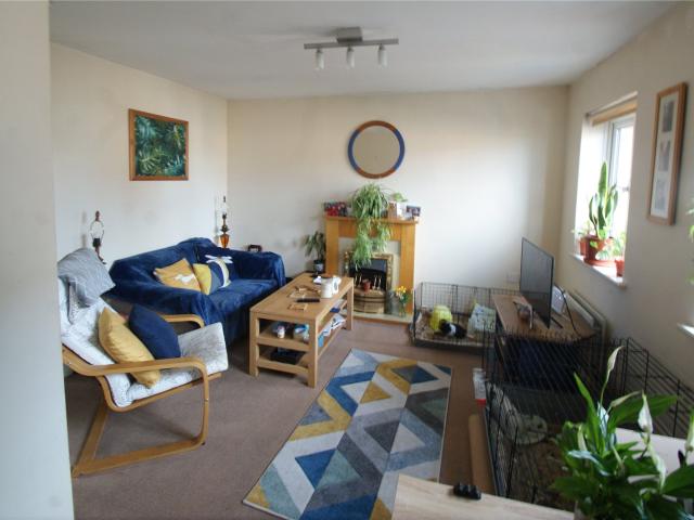 apartment in Hedgers Close, Ashton, Bristol, BS3 2SX Abode