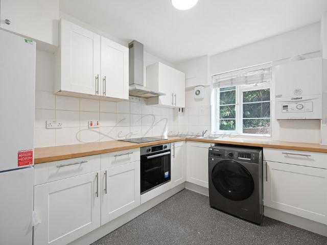 apartment in Hendon Way, Hendon, NW2