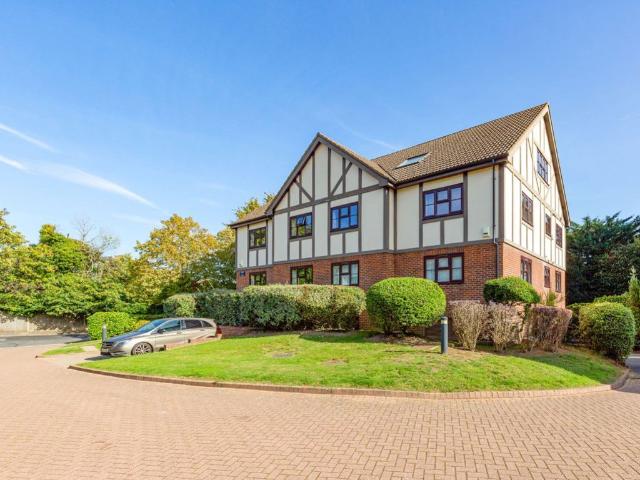 apartment in Hitchen Hatch Lane, Sevenoaks TN13 3BF