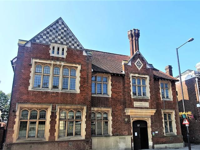 apartment in High Street North LU6