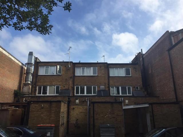 apartment in High Street North LU6