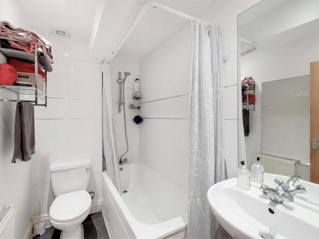 apartment in High Street Sutton,, SM1
