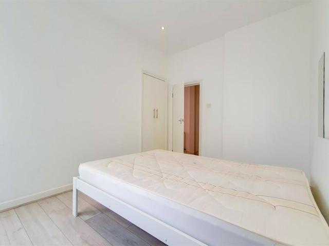 apartment in High Street Sutton,, SM1