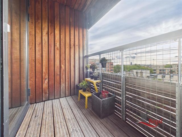 apartment in Hillside, London, NW10 8GH