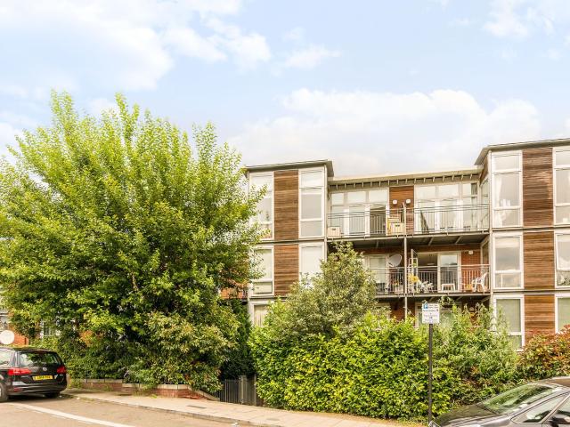 apartment in Hunt Close