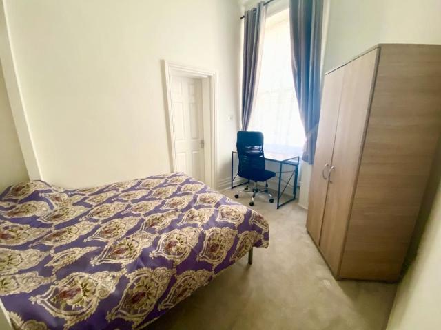 apartment in Hyde Park Mansions, Cabbell Street, NW1