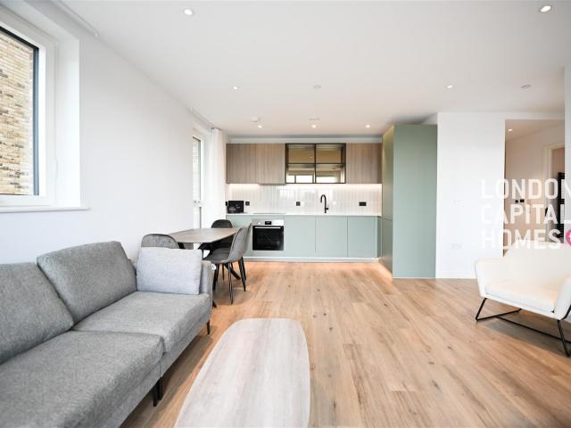 apartment in Iris House, 2 Cedrus Avenue, Southall