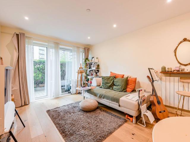 apartment in Judde House, Duke of Wellington Avenue